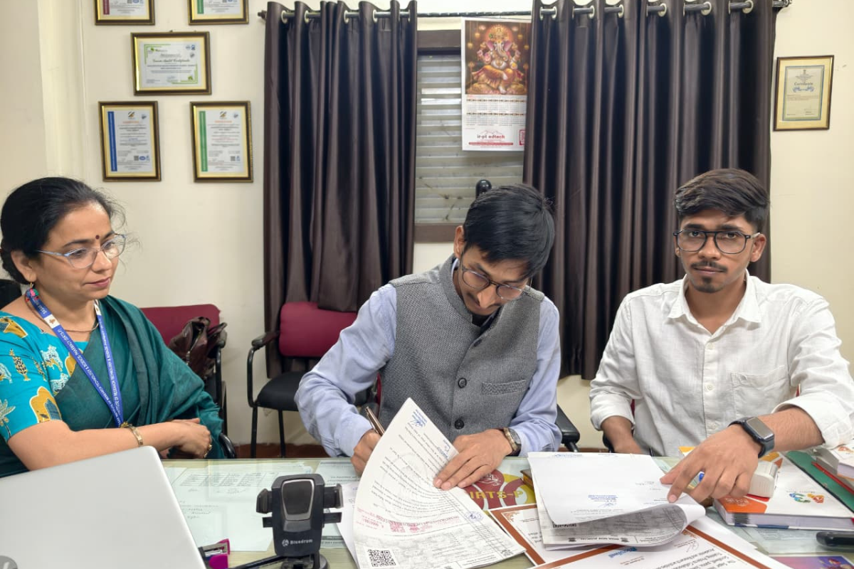 Memorandum of understanding signing between Scrollwell and Sagar Institute of Research Technology & Science Pharmacy, Bhopal